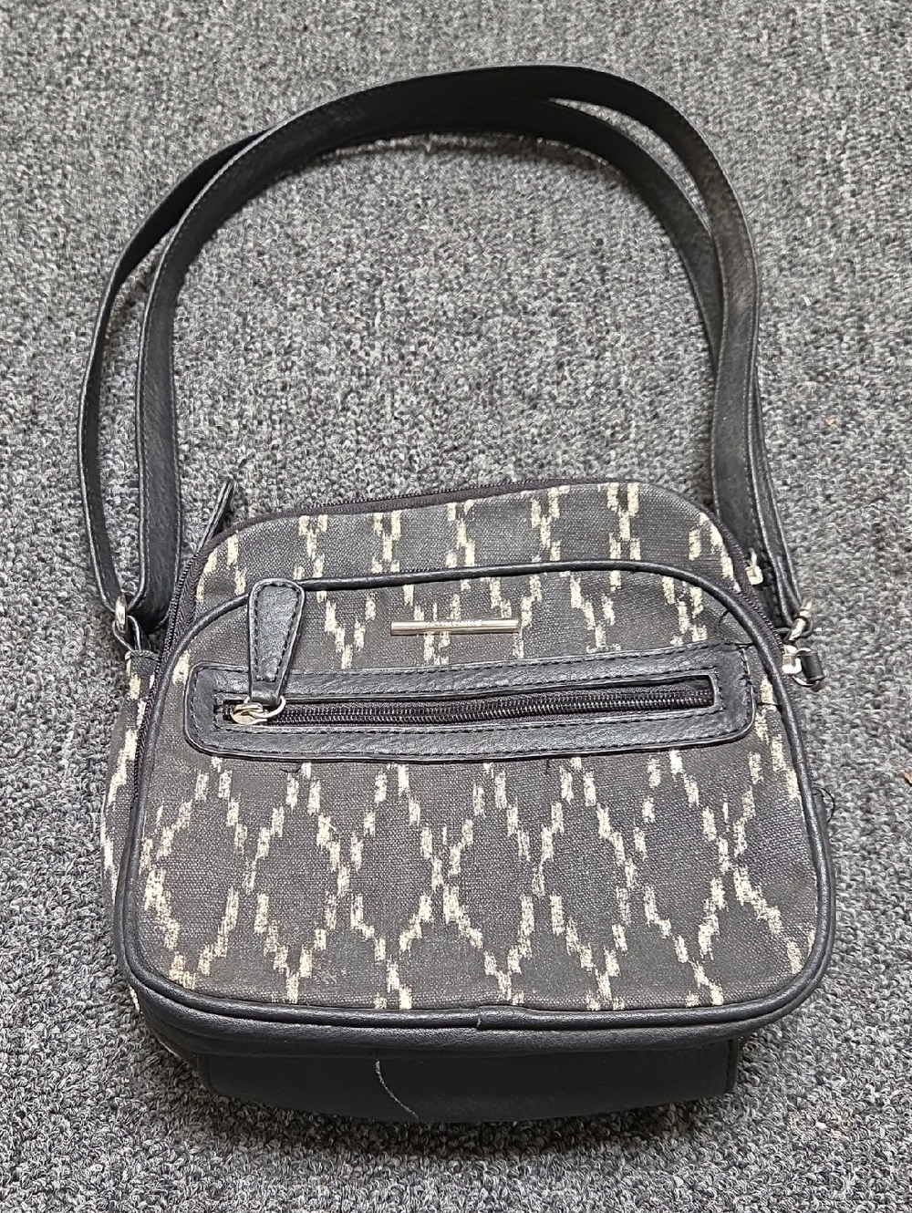 Jaclyn Smith Black Patterned Crossbody Shoulder Bag